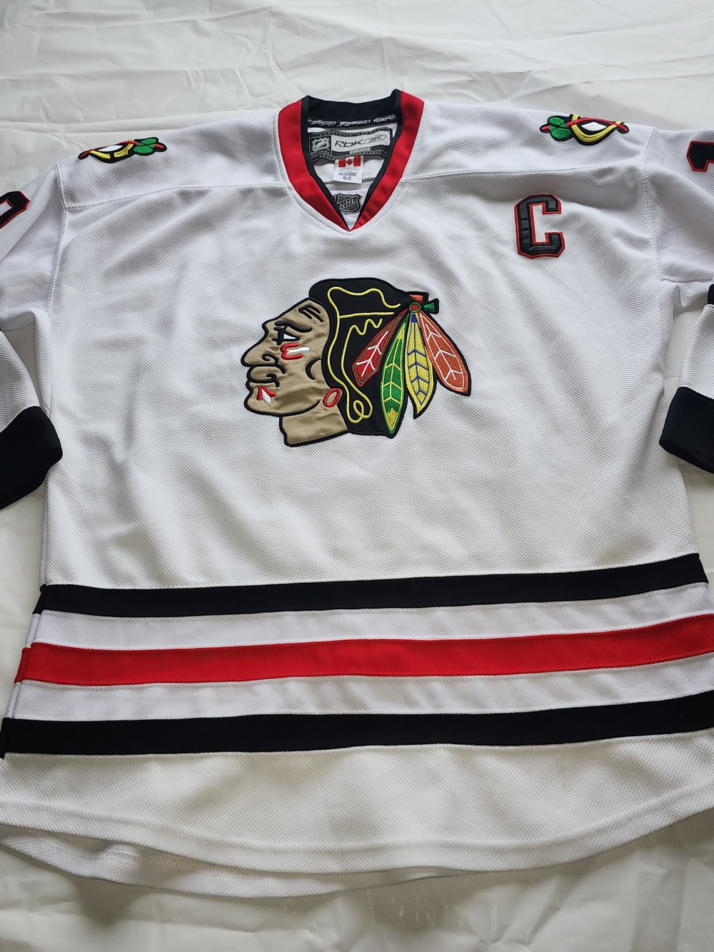 REEBOK CCM CHICAGO BLACKHAWKS JONATHAN TOEWS #19 HOCKEY JERSEY WHITE SIZE 52